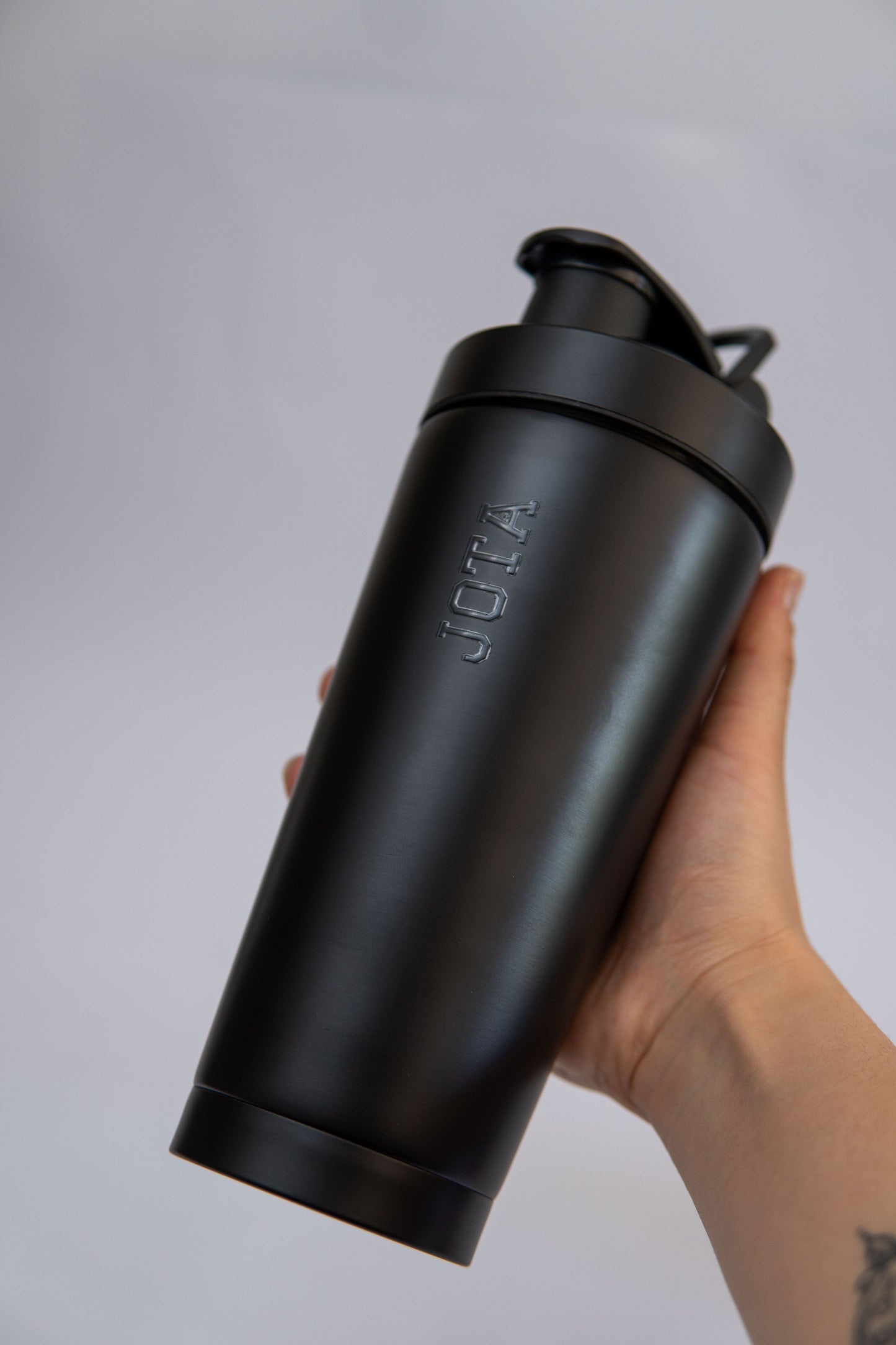 Shaker metálico JOTA | 700ml | Acero Inoxidable, Aislado y Antiderrames