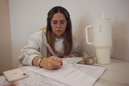 Mug JOTA | 1200ml + base de silicona de regalo + 2 tapas extras